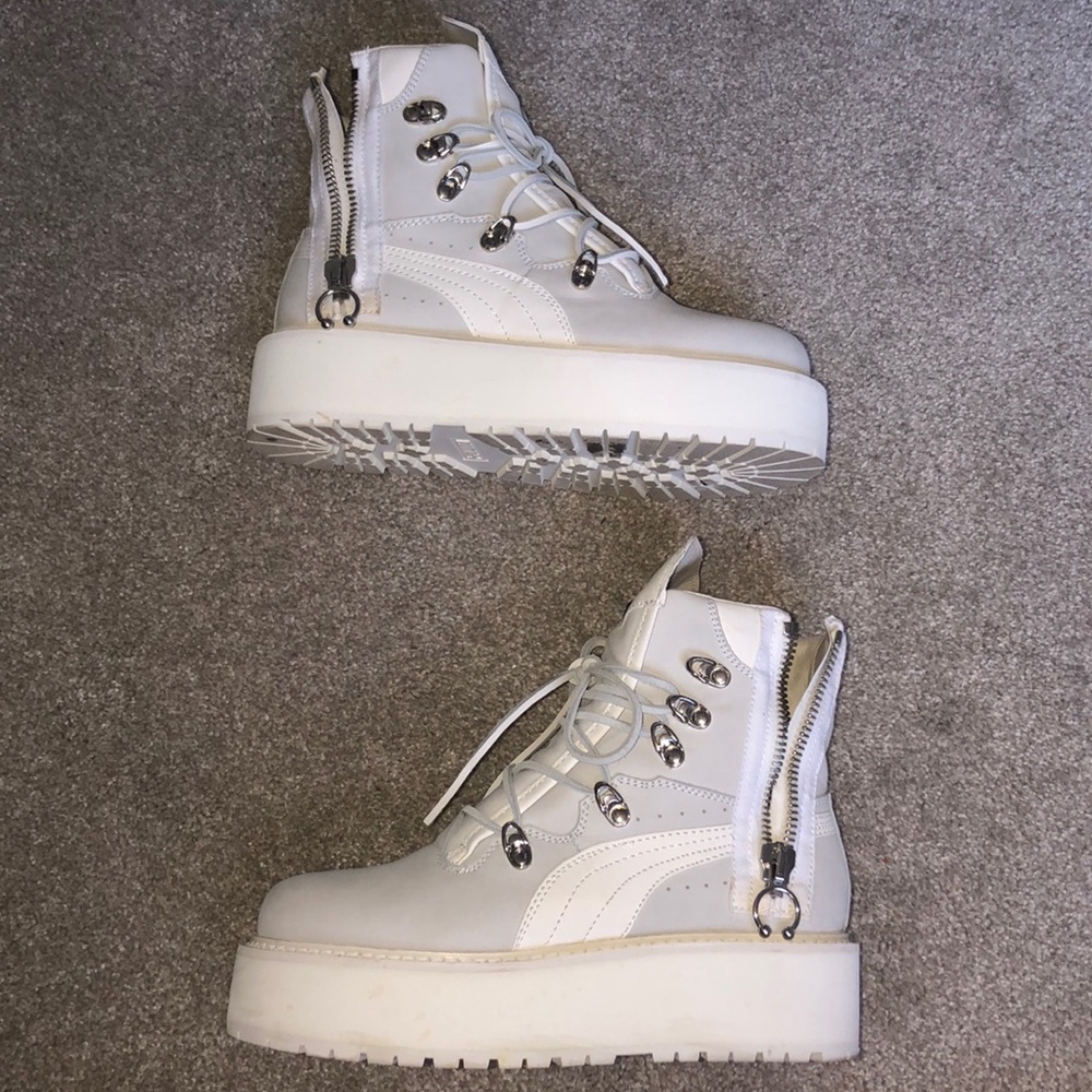 **SOLD** Fenty X Puma - SB White Rihanna